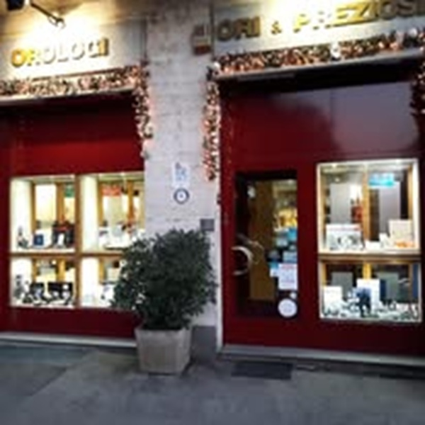 Vetrine della gioielleria Gioielli Romano a Torino